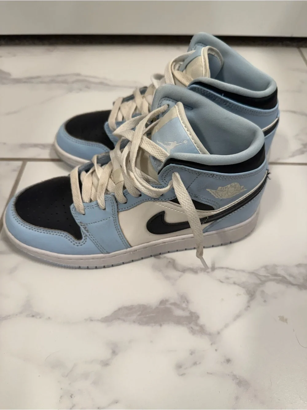 Nike Air Jordan Kids High-Top Sneakers in Light Blue, Black, White